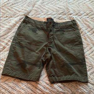 Abercrombie & Fitch Camo Shorts Size 32 Stretch